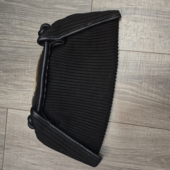 Elegant Black Knit Clutch. Exelent Used Conditon.